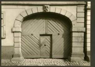 Breite Str.7 Tor. Am Schlußstein Maske