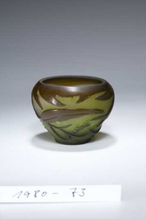 Vase mit Eukalyptus-Dekor