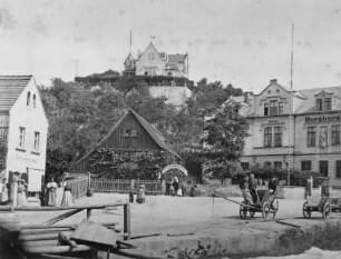 Dorfplatz Loschwitz mit Burgberg