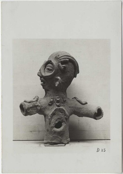 Clay figure. Guillermo de Heredia Collection.