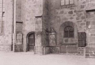 Südseite, Ausschnitt mit Grabmal des Andreas Bernhard