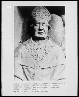 Grabmal des Bischofs André de Gualdo mit Kreuzigungsgruppe, Detail: Liegefigur des Verstorbenen