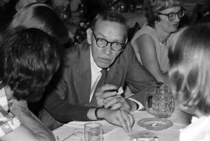 25. Jubiläumstagung 1975 Medizin; Lindau Studentenabend: Alfred D. Hershey diskutierend