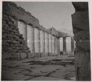 Wehrmachtssoldaten, Athen, Innenhof des Parthenon-Tempels auf der Akropolis