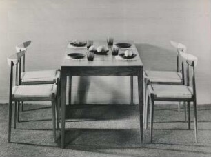 Stuhl "Mod. 3023 a" und Esstisch "Mod. 2104 a" von Helmut Magg und Zwirner