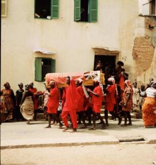 Cape Coast, Ghana. Bestattungsfeier