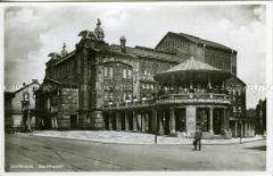 Das Dortmunder Stadttheater, mit Musikpavillon