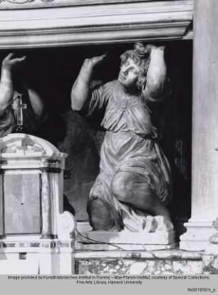 Sarkophagstützende Engel - Maximus-Altar: Sarkophagstützende Engel