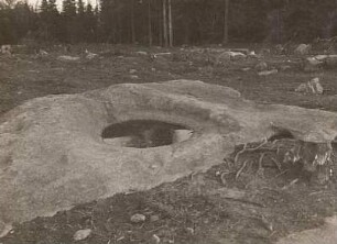 Lausitzer Bergland. Schleifberg (Heute: Czorneboh; 555,7 m). Das "Opferbecken"