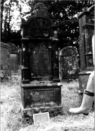 Grabstein 256 [Nir S. 154 Nr. 15.06]