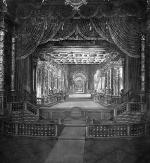 Bayreuth. Markgräfliches Opernhaus (1745-1748; J. Saint-Pierre, Inneres Giuseppe und Carlo Galli Bibiena). Bühne
