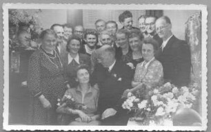 Gruppenporträt anlässlich eines Ehejubiläums (unter den Gästen die Bildhauerin Etha Richter)
