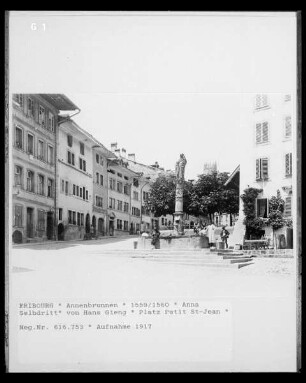 Annenbrunnen mit Statue der Anna selbdritt