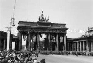Parade der Legion Condor in Berlin "Unter den Linden"