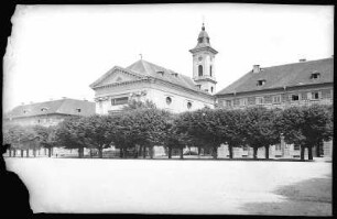 Theresienstadt. Paradeplatz mit Garnisonskirche : Theresienstadt. Paradeplatz (Exerzierplatz der Garnison), Marktplatz mit Garnisonskirche (1805/1810)