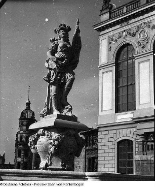 Brunnen auf dem Jüdenhof vor dem Johanneum
