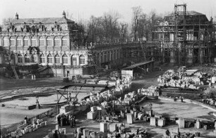 Dresden-Altstadt. Zwinger (1709-1728; M. D. Pöppelmann, B. Permoser). Baustellen Mathematisch-Physikalischer Salon, Bogengalerie und Wallpavillon. Zwingerhof mit Steinmetzwerkstätten