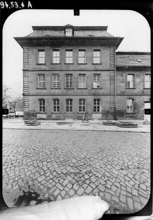 Heilbad Heiligenstadt, Friedensplatz 8. Schloß (Landratsamt, 1736-1738; J. C. Heinemann). Teilansicht von Süden
