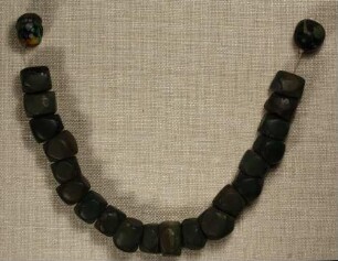 Kette mit 22 Perlen
