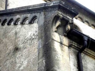 Langhaus von Südwesten - Dachkante SW mit Konsole
