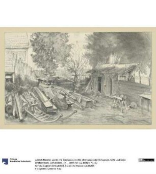 Ländliche Tischlerei, rechts strohgedeckter Schuppen, Mitte und links Bretterstapel, Schubkarre, links im Hintergrund angeschnittene Wand eines Fachwerkhauses
