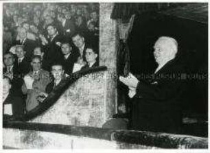 Wilhelm Pieck bei der Festveranstaltung zum 28. Jahrestag der Oktoberrevolution im Friedrichstadtpalast