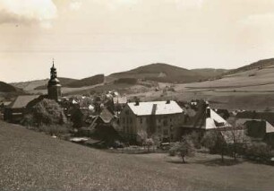 Ortsansicht Geising : Geising mit Wettinhöhe (Kohlhaukuppe) von Nordwesten