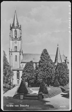 Staucha. Kirche mit Ehrenmal