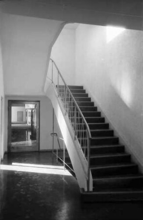 Freiburg: Treppe am Empfang