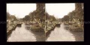 Schiffe auf dem Haagschen Kanal in Rotterdam