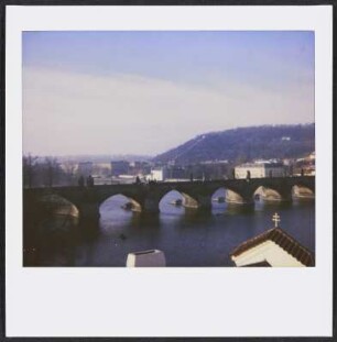 Blick auf die Karlsbrücke an der Moldau