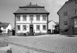 Kath. Pfarrhaus (Kath. Pfarrhaus); Hünfeld, Johannesplatz 1