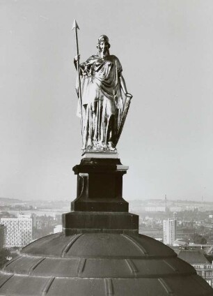 Saxonia : Dresden, Ständehaus, Figur der Saxonia als Bekrönung der Turmhaube