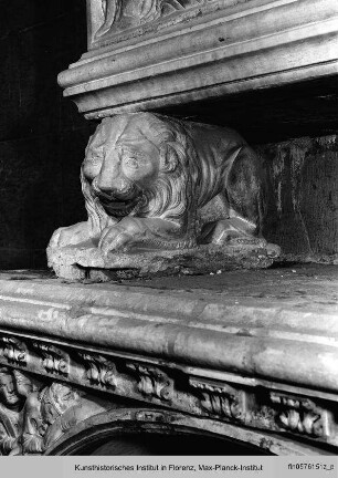 Grabmal des Bischofs Antonio d'Orso : drei Löwenfiguren