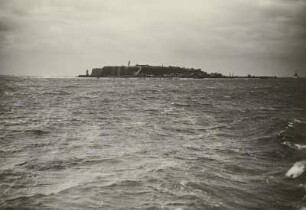 Insel Helgoland, von der See aus gesehen