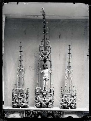 Gotische Kirche 1421; Hochaltar-Aufsätze