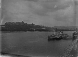 Budapest : Blick vom Donauufer auf den Burgpalast.