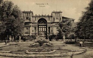 Postkartenalbum mit Motiven von Karlsruhe. "Karlsruhe in Baden. Festhalle". Eingangsbereich der Festhalle