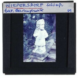 Wiepersdorf (Niederer Fläming), Schloss : Bauplastik