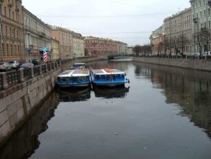 St. Petersburg: Kanal mit städtischer Bebauung