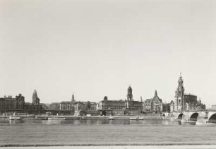 Dresden, Blick vom Neustädter Elbufer zur Altstadt