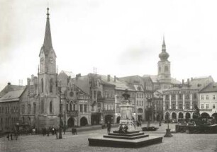 Trautenau, Ringplatz : Trautenau (Trutnov). Ringplatz mit Rathaus (1862) und Rübezahlbrunnen. Blick zur Erzdekanatskirche