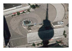 Blick vom Fernsehturm auf den Alexanderplatz