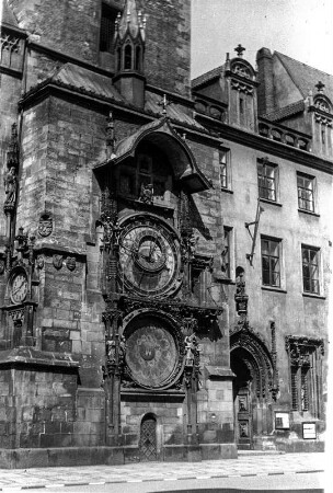 Prag, Altstädter Ring. Altstädter Rathaus. Erker mit astronomischer Aposteluhr (M. z Kadaně, J. Šindel; 1410, E. 15. Jh., 17. Jh.)