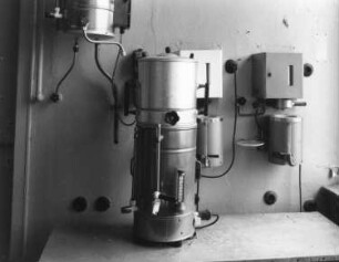 Elektrische Geräte (Wasserkocher (?); Filtermaschine (?)). Pirna-Sonnenstein, Strömungsmaschinenbau, Küche