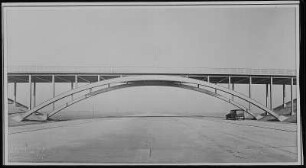 Straßenbrücke über die Autobahn Berlin - München bei Dessau