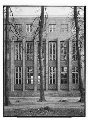 Schule Bergedorf [Luisenschule] (Hamburg-Bergedorf): Teilansicht, Fensterfront außen : SchumacherWV Nr. 296