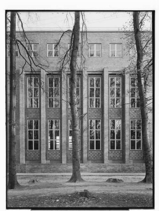 Schule Bergedorf [Luisenschule] (Hamburg-Bergedorf): Teilansicht, Fensterfront außen : SchumacherWV Nr. 296