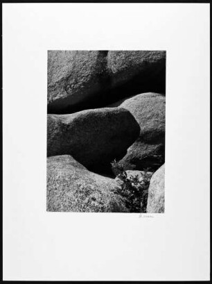 Bretagne. St. Guirec. Bizarre Felsformationen am Strand