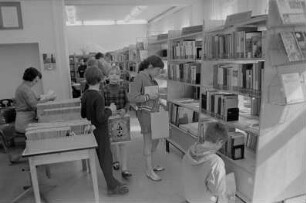 Kinder in der Kinderbibliothek Alex Wedding in Berlin